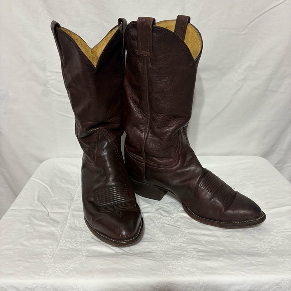 Vintage Tony Lama 5084 western cowboy boots in distressed brown leather. - Picture 3 of 6